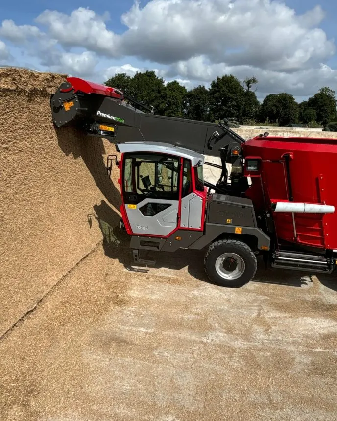O nás - RMH Agri – krmné míchací vozy pro moderní farmy