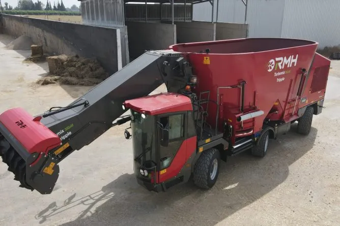 Pokročilý systém pohonu - RMH Agri – krmné míchací vozy pro moderní farmy