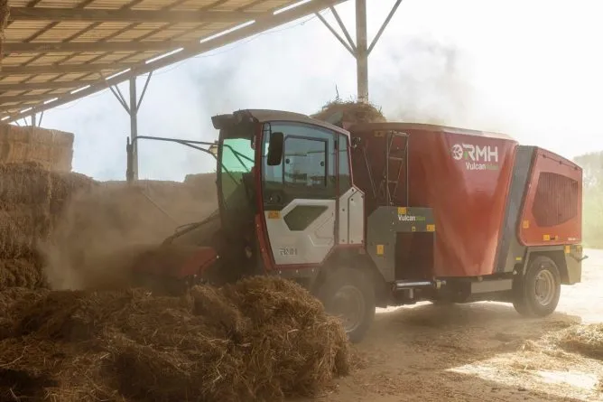 RMH VULCAN – samojízdný krmný míchací vůz 14–20 m³ | RMH Agri - RMH Agri – krmné míchací vozy pro moderní farmy